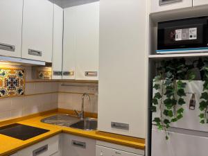 Muy bonito apartamento de dos dormitorios y dos baños con patio privado