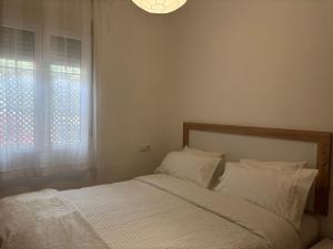Bonito y muy fresco apartamento en Nervión de dos habitaciones y dos baños