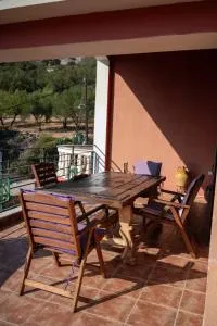 Ouzaki House - Logaráta