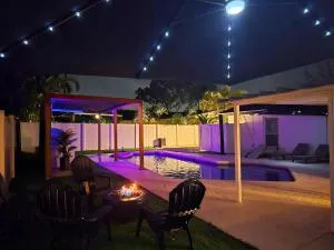 Sleeps 17! Beach & Heated Pool, 10 minutes to all Tampa attraction! - Лутц