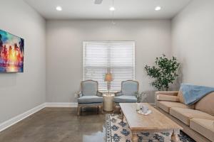 NEW Youngsville Escape KING Beds Cajun Luxury WiFi