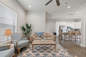 NEW Youngsville Escape KING Beds Cajun Luxury WiFi