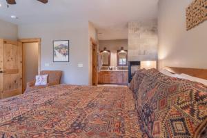 Deluxe Truckee Townhome 3BDR Dog Friendly Great Location