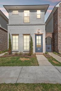 NEW Lafayette House KING Beds Garage Patio Luxury