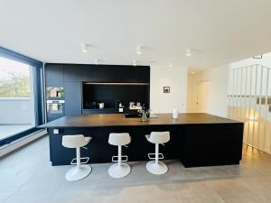 Spacious 3 bedroom with large terrace and parking-SHUT1