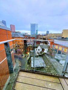 City Centre 2 bed apartment with a balcony