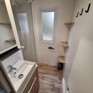 mobil-home family 6-8 personnes bois dormant