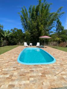 Casa com piscina sozinha no pátio para 7 pessoas 3 quartos