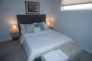 Family Home Retreat - 9 mins to WEM - Vintage Arcade-Ping Pong -Air Conditioning