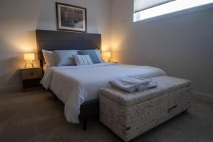 Family Home Retreat - 9 mins to WEM - Vintage Arcade-Ping Pong -Air Conditioning
