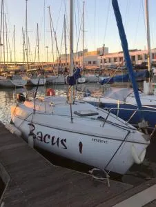 Bacus - Your Floating Hideaway in Lisbon - Алмада