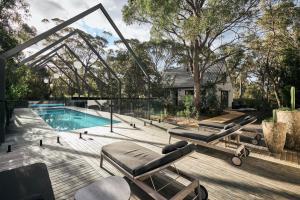 The Pavilion - Luxe retreat on coastal acreage