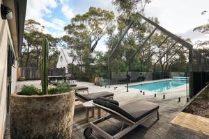 The Pavilion - Luxe retreat on coastal acreage