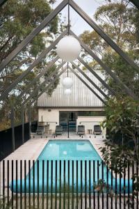 The Pavilion - Luxe retreat on coastal acreage