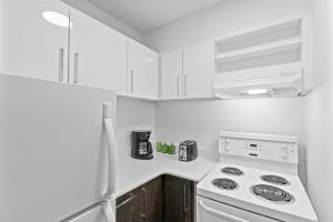 Private Apartment with Breathtaking Downtown View and Free Parking