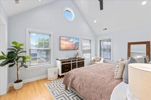 Luxurious OC Single Family Home with Hot Tub