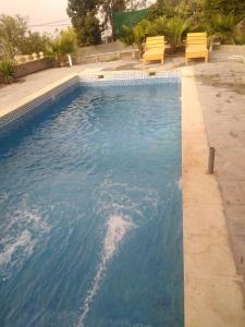 Villa de campagne en hauteur avec vue panoramique sur mer