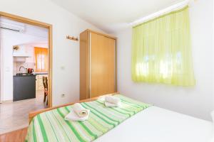 Apartments with parking space Kastel Stafilic, Kastela - 21948