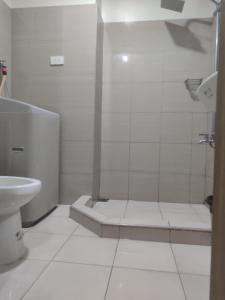 Staycation at Shore 2 Residences Tower 1 Near Moa, PICC, STARCITY, WORLD TRADE, SMX, MOA ARENA & NAIA 123