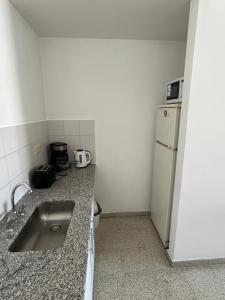 Amplio monoambiente en 7 y 34