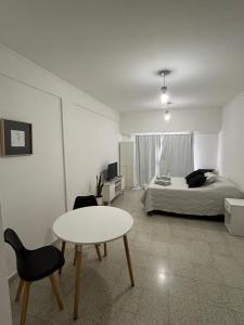 Amplio monoambiente en 7 y 34