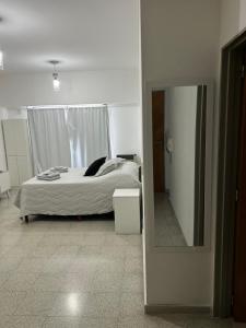 Amplio monoambiente en 7 y 34