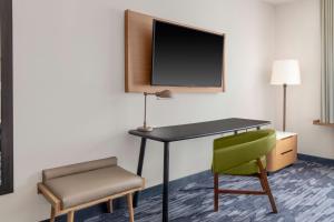 Queen Suite with Two Queen Beds, Sofa Bed and City View room in Fairfield by Marriott Inn & Suites Detroit Taylor