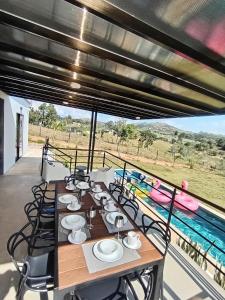 Villa moderna con una hermosa piscina, fogata y BBQ