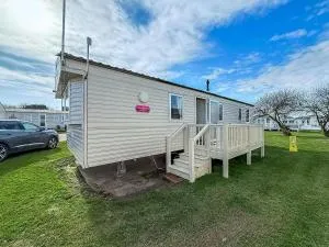 Superb Caravan With Wifi At Broadland Sands Park, Suffolk Ref 20140Bs - Blundeston