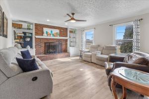 Tranquil Escape on 1 Acre Near Eagle Creek