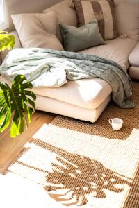 Casa Blanca-Lake side with pool