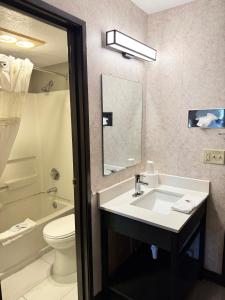 King Room - Non-Smoking room in Motel 6-Eau Claire WI
