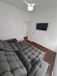 Apartamento 3 quartos no bairro Floresta, na melhor localização de BH, próximo às principais avenidas, ao lado do colégio Batista, com supermercado, farmácia e bares na esquina