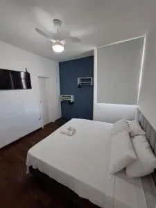 Apartamento inteiro 3 quartos no bairro Floresta a 1km do centro, com supermercado, farmácia e bares na esquina - 贝洛奥里藏特