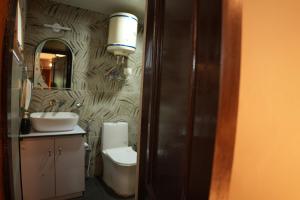 Rosette Cottage by EdenHomes