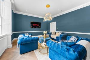 Baths Ultimate House Sleeps 40