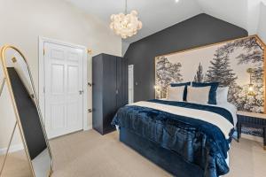 Baths Ultimate House Sleeps 40