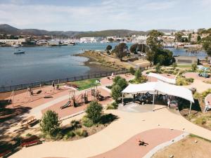 Hobart Riverside Cosy 4BR - 10mins to Hobart CBD