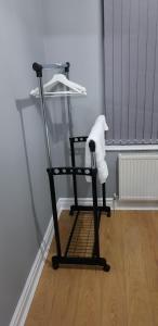 BUDGET ROOMS - 9 East Grange Drive