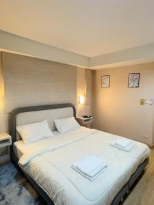 Inspire place rama9 Modern Condo near Rajamangala Stadium Pool and Gym