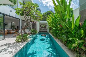 Puri Senang - Modern 4BR Pool Villa , Central Berawa , 6 min to Beach & Finns