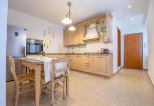 Zinola Beach - Deluxe Apartment - GrandMaison