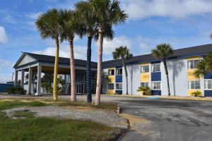 Super 8 by Wyndham Biloxi