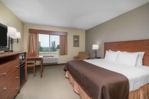 King Room - Non-Smoking room in AmericInn by Wyndham Newton