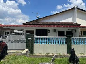 Peaceful Bungalow Retreat - Kampong Tamboh