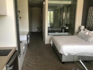 The Cozy Escape in Sandton Skye!