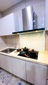 Condo Ioi City Mall Putrajaya, 3 & 2 Bedrooms, near to Hospital Serdang, UPM, Uniten