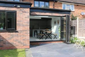 Magpie House BHX NEC HS2 free parking 4 bedrooms