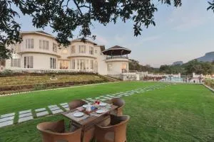 SaffronStays The White Castle - Mokhāda