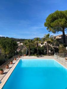 Villa sur le toit, duplex, 5 pièces 160m2, piscine